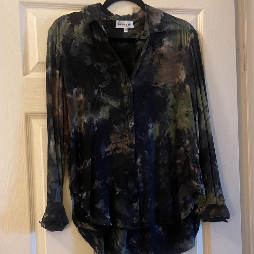 Bella Dahl Dark Tie-Dye Button-Up Shirt in Black and Olive